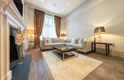 Westminster House | Royal Mayfair Mansion: Luxurious 7-Bedroom villa