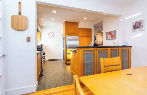 Royal Oak House | Royal Oak Health Retreat, King Bed & Crib, Infrared Sauna, Gym, Steam Shower+