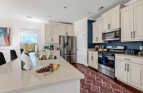 North Charleston House | Royal Palm: Luxurious Living