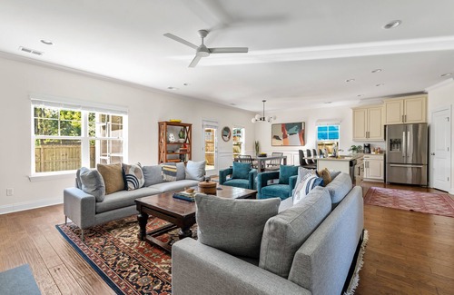 North Charleston House | Royal Palm: Luxurious Living