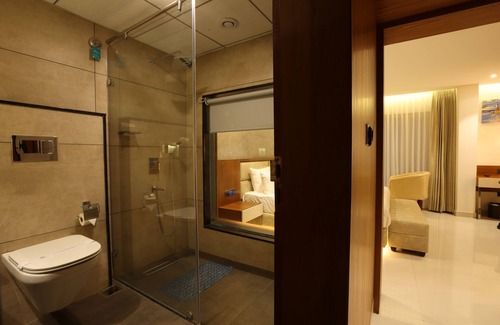 Hampankatta Hotel | Royal Plaza Suites by RAK Rooms