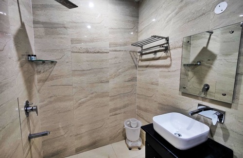 Zirakpur Hotel | Royal Regency