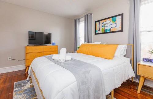 Mosby Apartment | Royal Respite Green Kings and Grey Queens Hideaway!