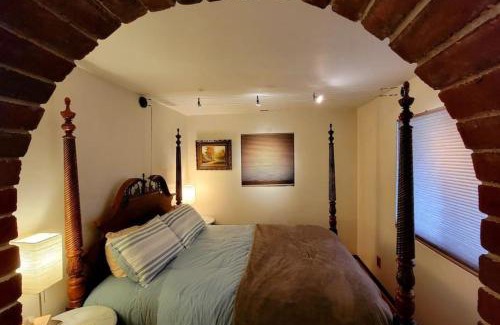 Stanardsville Apartment | Royal Suite at White Lotus Eco Spa Retreat