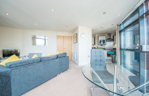 Chelmsford Apartment | Royal Tower, 2 bed apartment, stones throw to train station and city centre