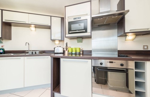 Chelmsford Apartment | Royal Tower, 2 bed apartment, stones throw to train station and city centre