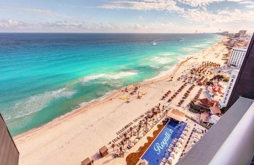 Punta Cancun Resort | Royalton CHIC Cancun, An Autograph Collection All-Inclusive Resort - Adults Only