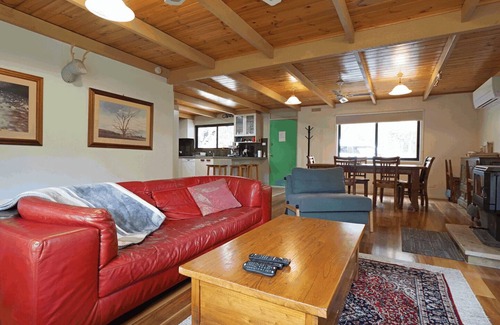 Halls Gap House | Royston Lodge - Dog-Friendly Halls Gap Getaway