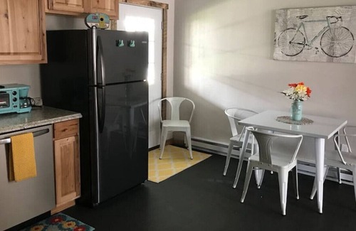 Confluence Apartment | RR2 · Riverview2,Bike,Hike and Fish From Your Front Door