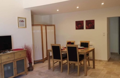 Sainte-Eulalie Apartment | Ruby - Gîte 2 chambres dans vieux prieuré près de Carcassonne