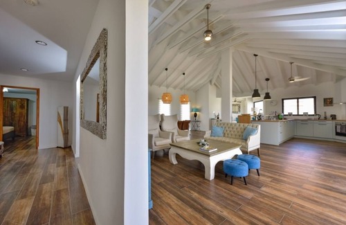 Opal Villa | Ruby On The Salina: Pool, Bar & Stunning View - 4 Minutes to Beaches!