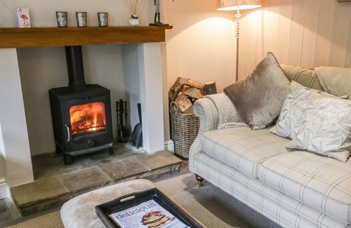 Sedbergh Cottage | RUBYS COTTAGE, pet friendly, with open fire in Sedbergh