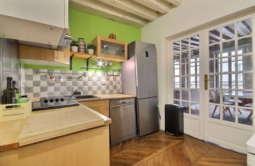 Quartier du Mail Apartment | Rue Montrogueil-furnished with charm very high ceilings& beautiful exposed beams