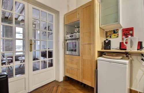 Quartier du Mail Apartment | Rue Montrogueil-furnished with charm very high ceilings& beautiful exposed beams