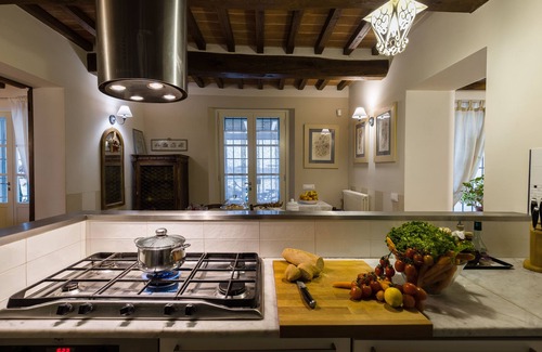 Cortona Old Town Villa | Rugantina- Large Tuscan countryhouse with private big pool and gardens, sleeps14