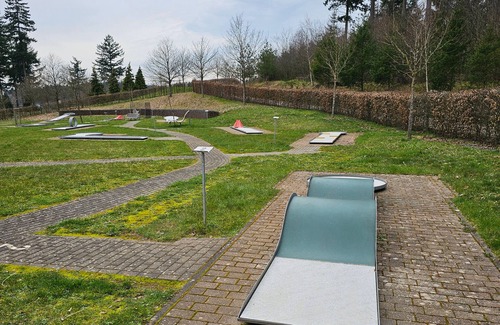 Losheim am See Apartment | Ruhig Gelegene Ferienwohnung. Wanderwege, ca 3 km zum Stausee Losheim