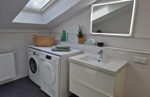 Region Hannover District Apartment | Ruhige 1-Zimmer Einliegerwohnung mit Küche und Bad in Großburgwedel