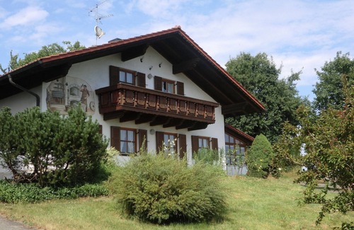 Oblfing Apartment | Ruhige, große Ferienwohnung in ländlicher Idylle