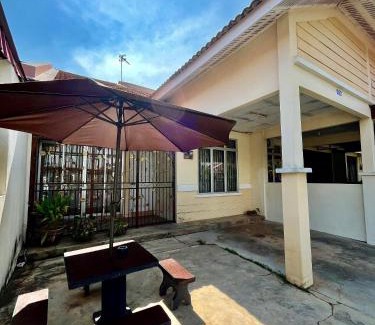 Sungai Petani House | Rumah Tamu by Perdana Hōmes for Múslim only