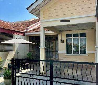 Sungai Petani House | Rumah Tamu by Perdana Hōmes for Múslim only
