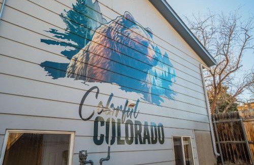 West Colorado Springs House | Runaway Escapade! Hot Tub, BBQ & Fire Pit