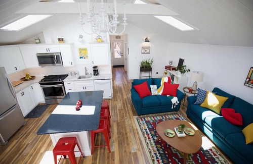 Bloomfield Cottage | Runaway Rooster B&B - Guest Cottagen