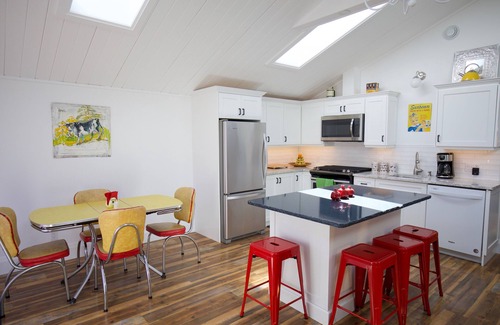Bloomfield Cottage | Runaway Rooster B&B - Guest Cottagen