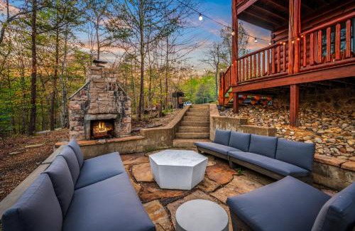Gatlinburg - Pigeon Forge House | Running Bear Near PF Hot Tub Game Room Theater and Stunning Views