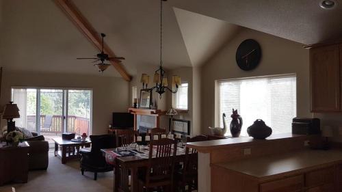 Klamath Falls House | Running Y Ranch Townhouse