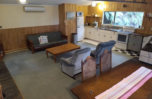 Horokiwi Cottage | Rural Bach in the Capital