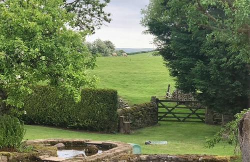 Westhouse House | Rural bungalow with field views, walks & wildlife: sleeps 2 adults. WiFi,Parking