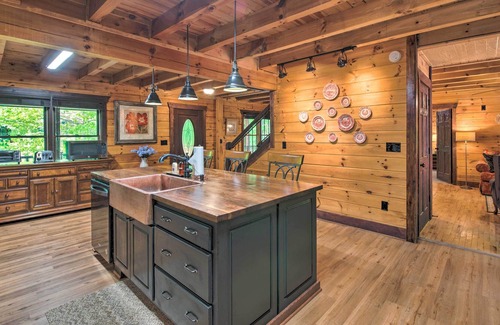 Dallas Cabin | Rural Dallas Gem w/ Hot Tub, Sauna + Fire Pit!