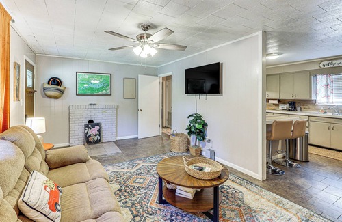 Royal House | Rural Escape Near Lake Ouachita w/Gas Grill!