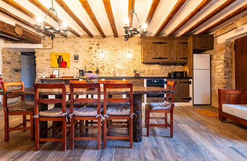 Vilafranca House | Rural House 'Parreta Estancia El Refugio' with Mountain Views, Private Terrace and Private Garden