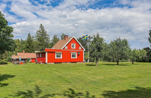 Mullsjo House | Rural location on the edge of the forest, where you can often see moose and deer.