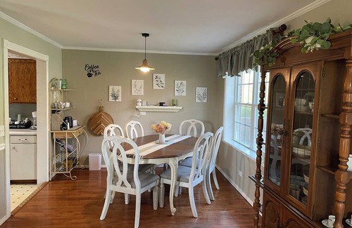 McEwen House | Rural Middle TN Home with View, 6 Beds & Work Desk