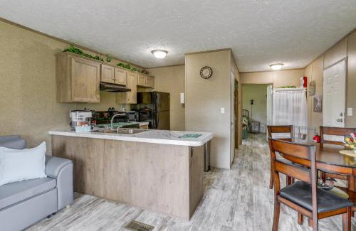 Boswell House | Rural Mt Olive Cabin Rental with White River View!