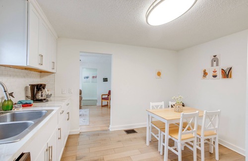 Bedford Cottage | Rural Retreat Near Golf Courses in Ottawa Lake!