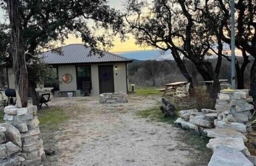 Uvalde House | Rural Retreat Puerto De Luna Duplex 2