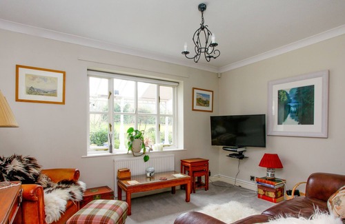 Elham House | Rural Retreat with Stunning Views, Sleeps 6