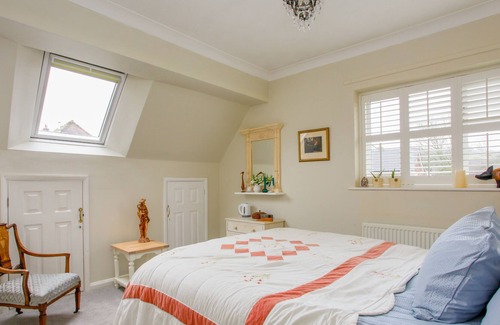 Elham House | Rural Retreat with Stunning Views, Sleeps 6
