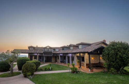 Lloreda Villa | Rural Villa with Sea Views