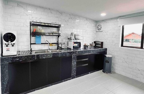 Taman Century Cottage | Rusa Cottage (Sleeps 10 pax - 1 min walk from KSL)
