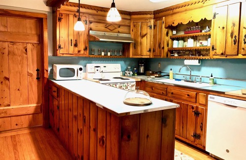 West Saugerties Other | Rushbrook Lodge, Renovated Farmhouse, 100 Acres, Hike, Ski, Retreats, reunions