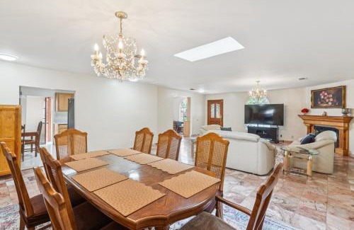 Los Feliz House | Russell House Near Hollywood & Griffith Park home