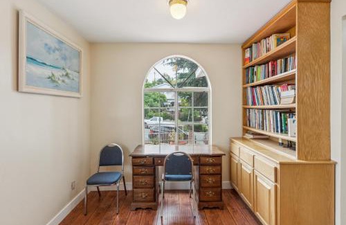 Los Feliz House | Russell House Near Hollywood & Griffith Park home