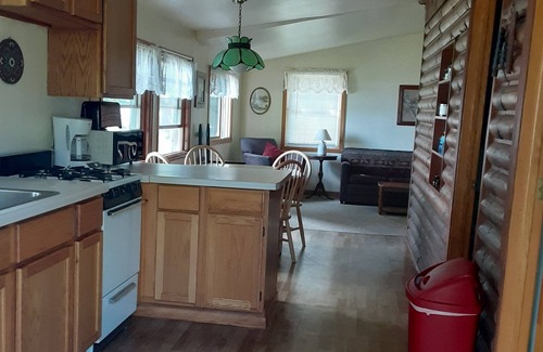 Hayward Cabin | Rustic 2 Bed Lakeside Cabin - boats available
