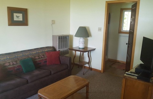 Hayward Cabin | Rustic 2 Bed Lakeside Cabin - boats available