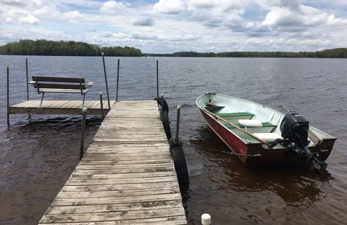 Hayward Cabin | Rustic 2 Bed Lakeside Cabin - boats available