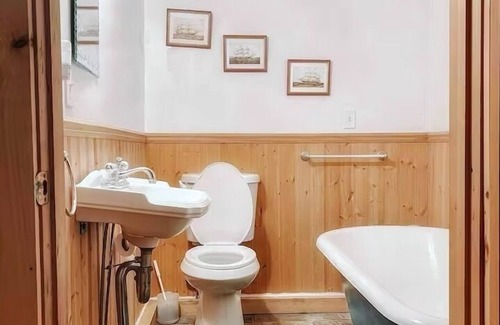 Pine Plains House | Rustic 2 bedroom Stissing Lake Guest Cabin